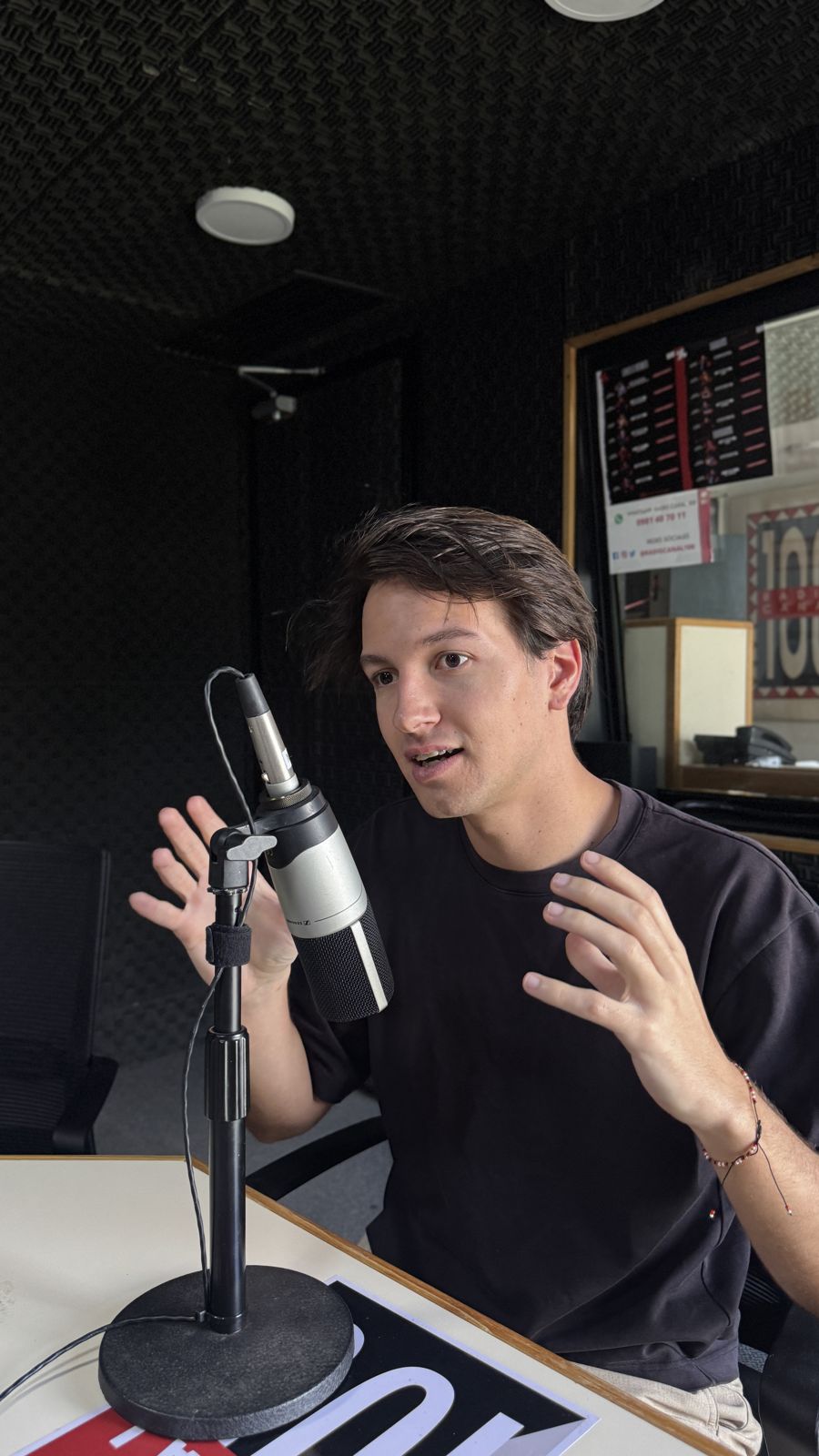Pau Martí en una entrevista de radio